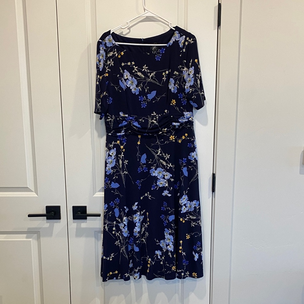 Elegant Modest Floral Print Midi Dress